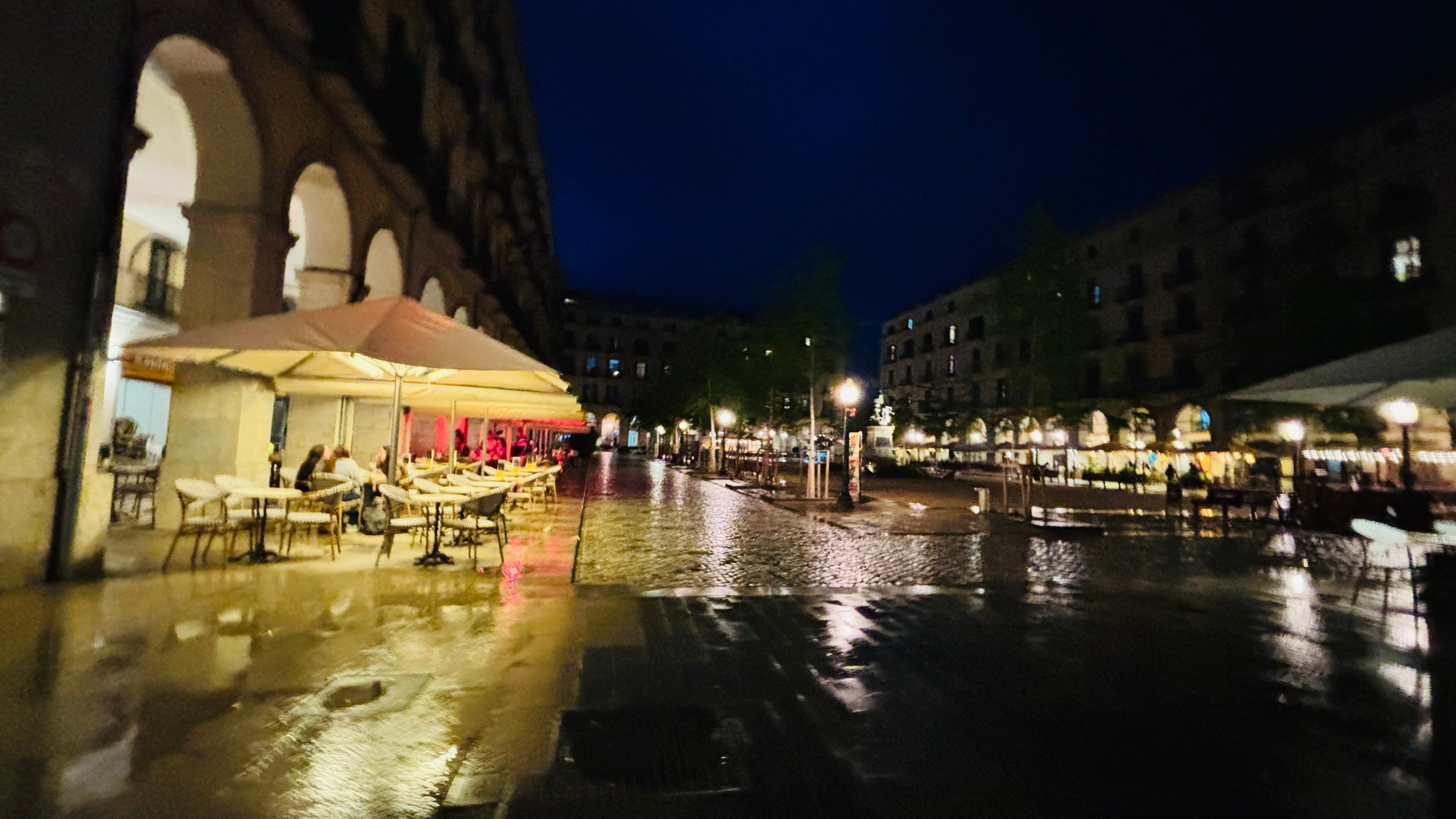 Esencia ジローナの夜に、香りの本質と出会った。